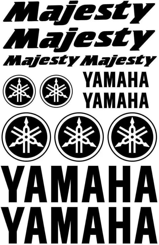 Majesty ir Yamaha logotipai ir tekstas juodame fone